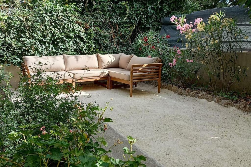 Grand Appartement, 2 Chambres Et Jardin Nîmes Exterior foto